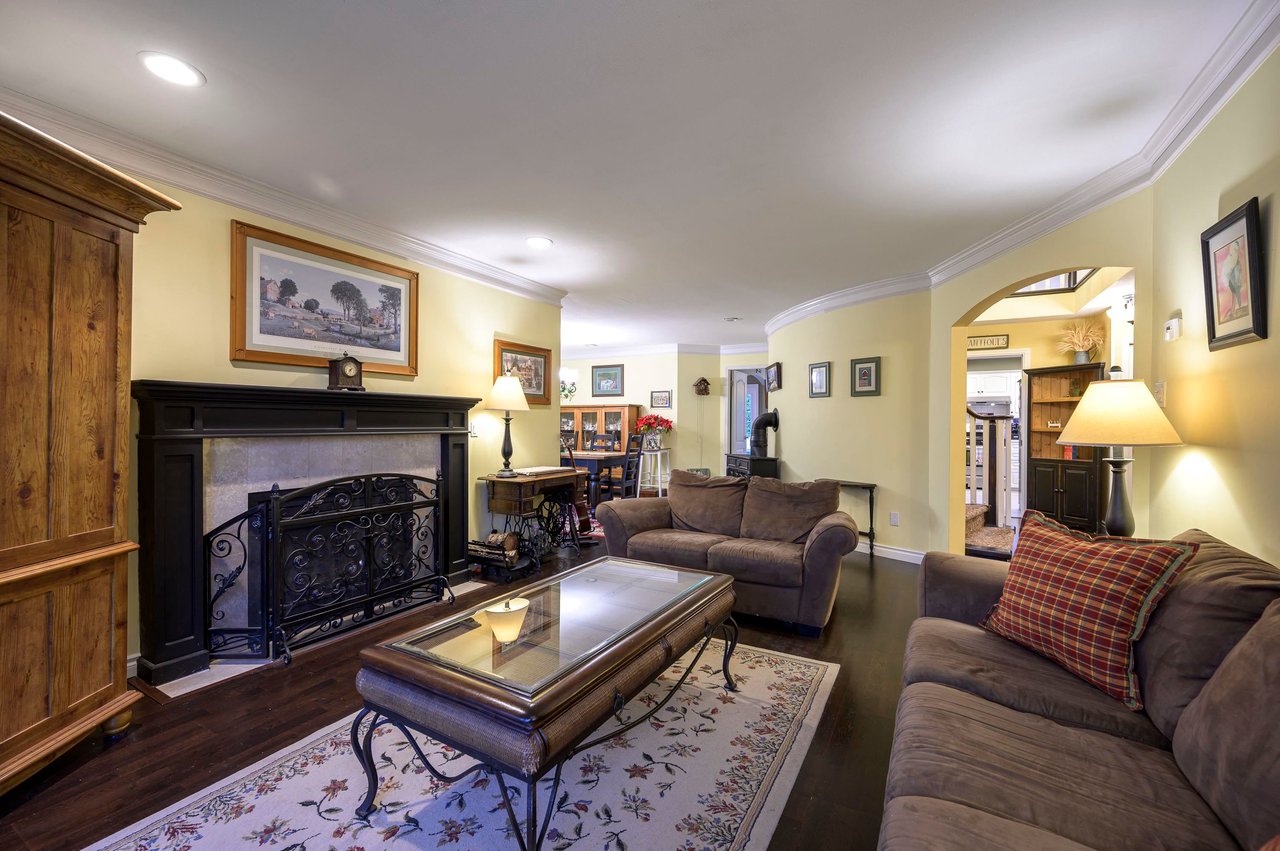 5068 Bentley Dr