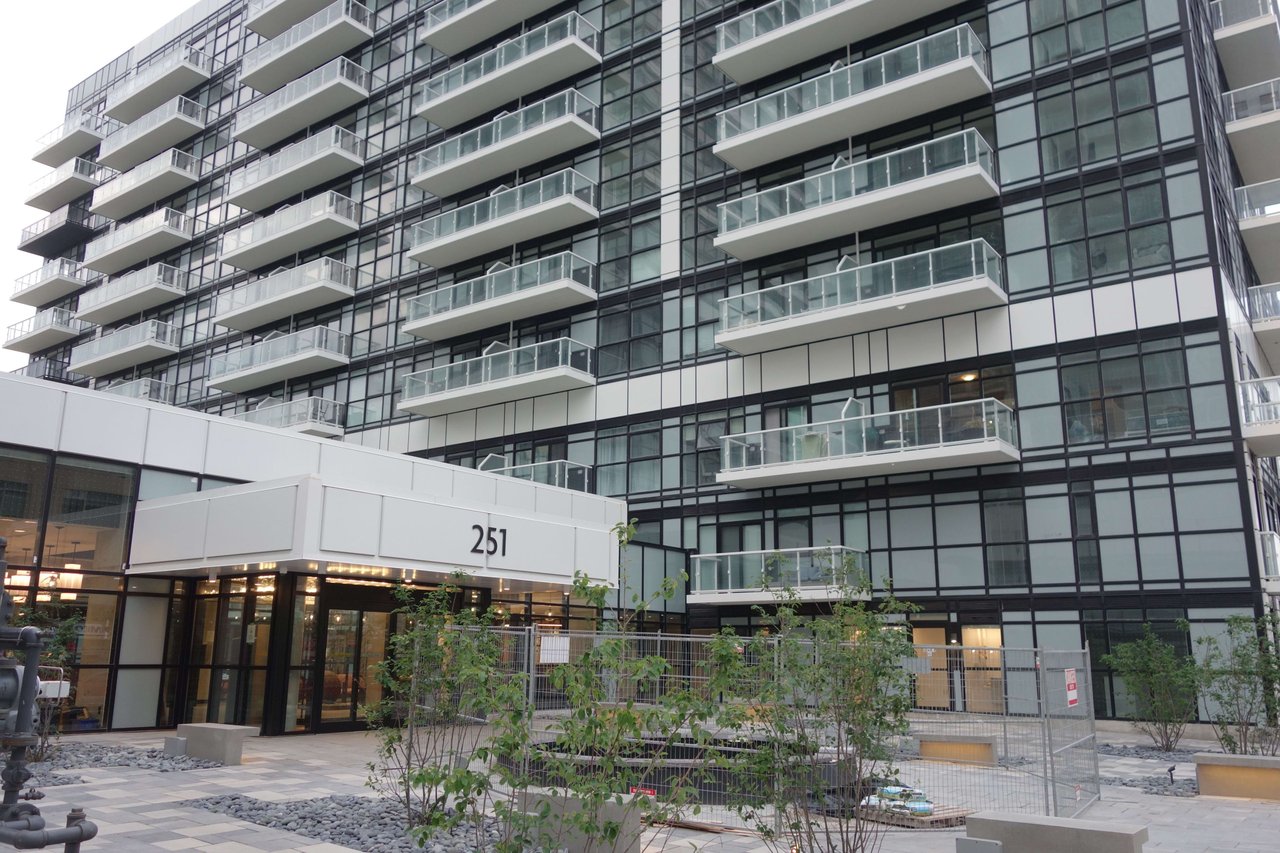 251 Manitoba St Unit: 517