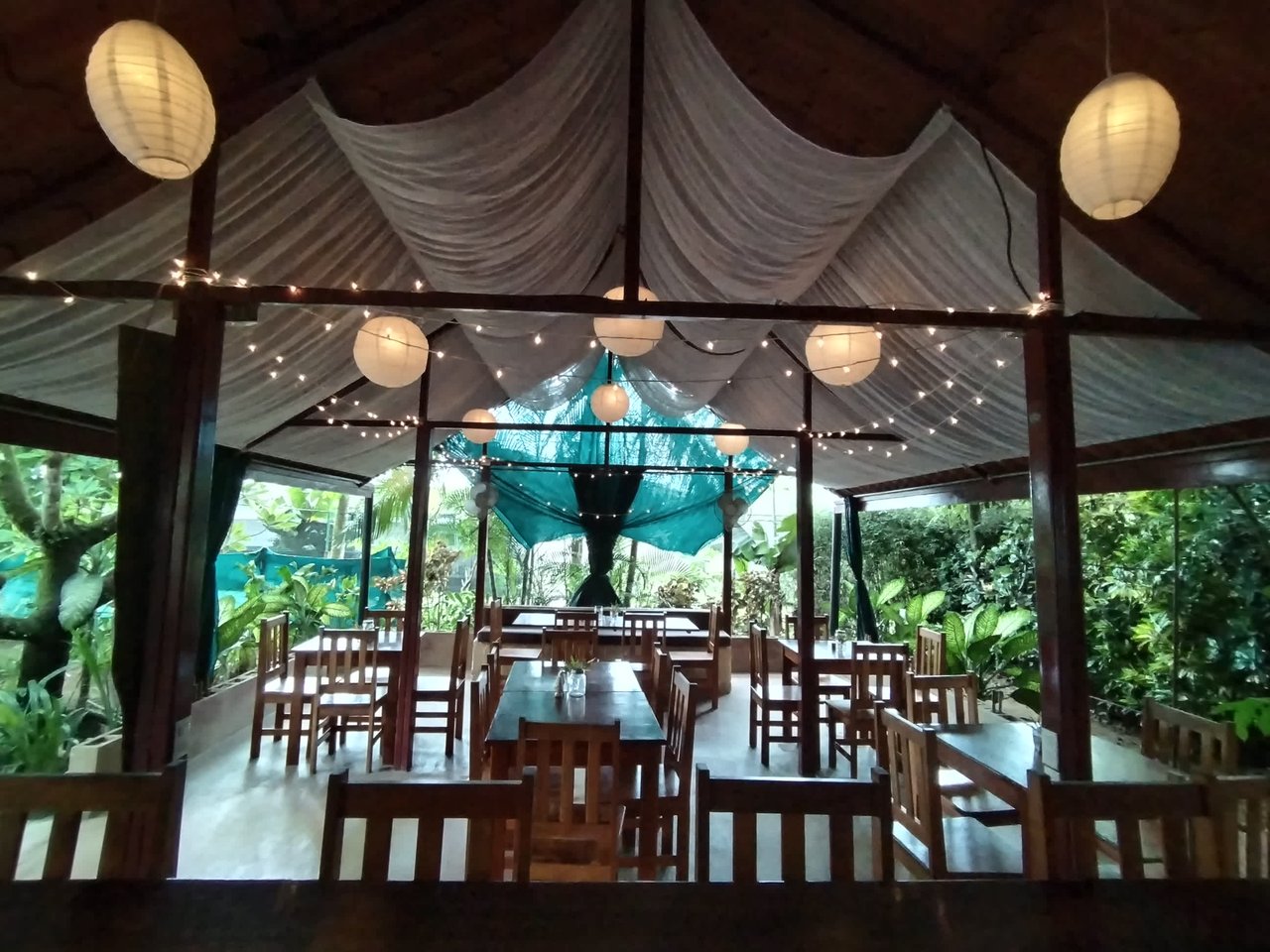 Established Restaurant with Living Quarters in Prime Uvita Location