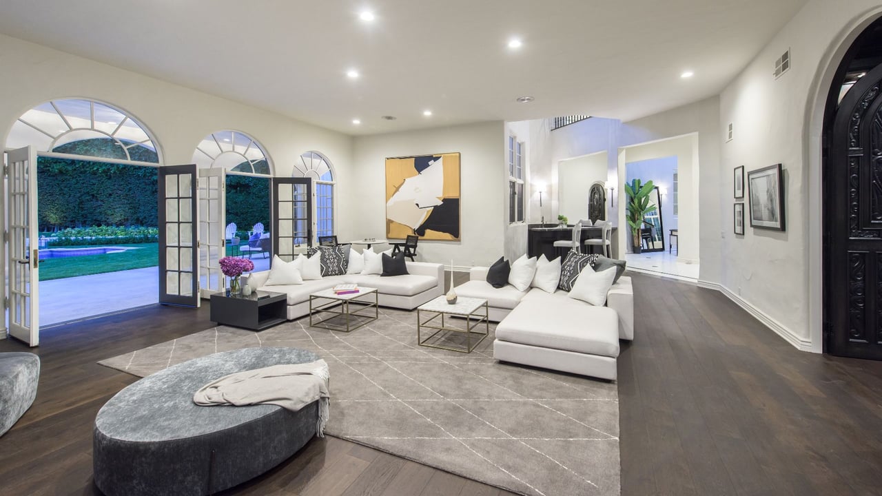 1275 Benedict Canyon Dr