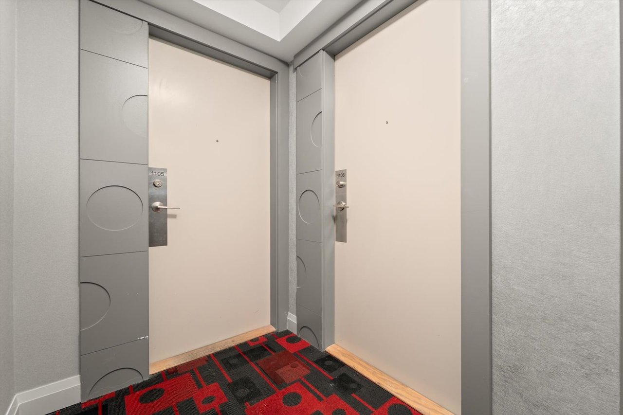 30 Meadowglen Pl 1106