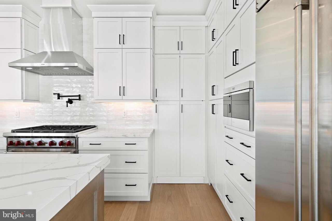 	352 N 5th St, Surf City Boro, NJ 08008