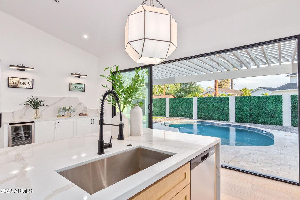 4847 E Clarendon Avenue