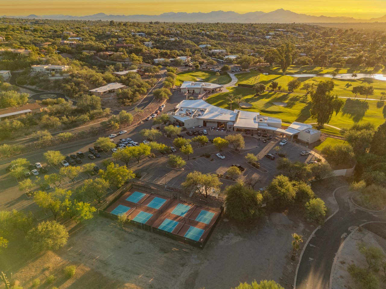 935 W Valle Del Oro Road