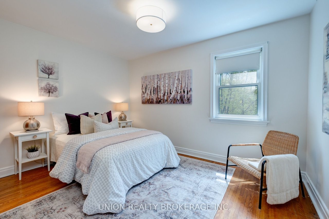 19 Innisdale Dr