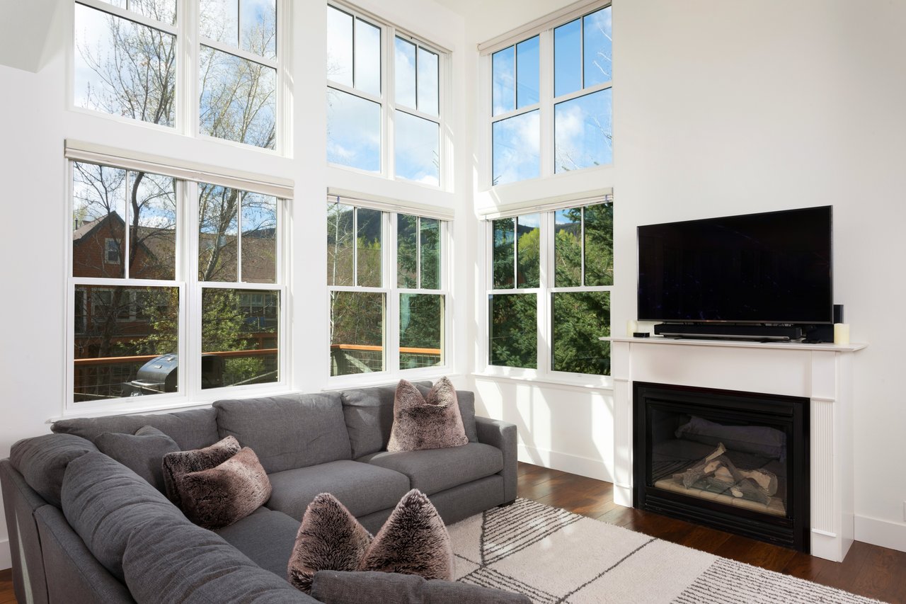 Bright & Stylish Willits Townhome with Modern Upgrades