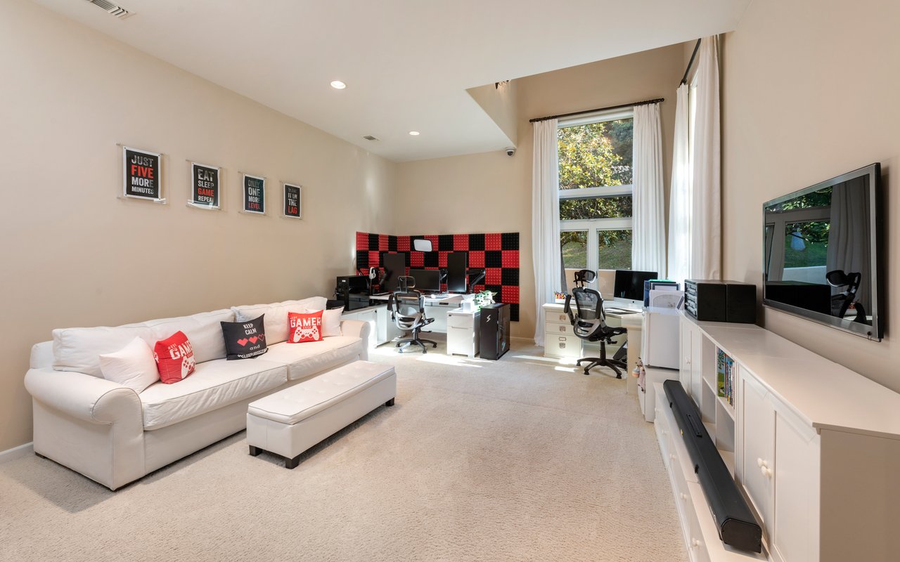 16405 Mulholland Drive