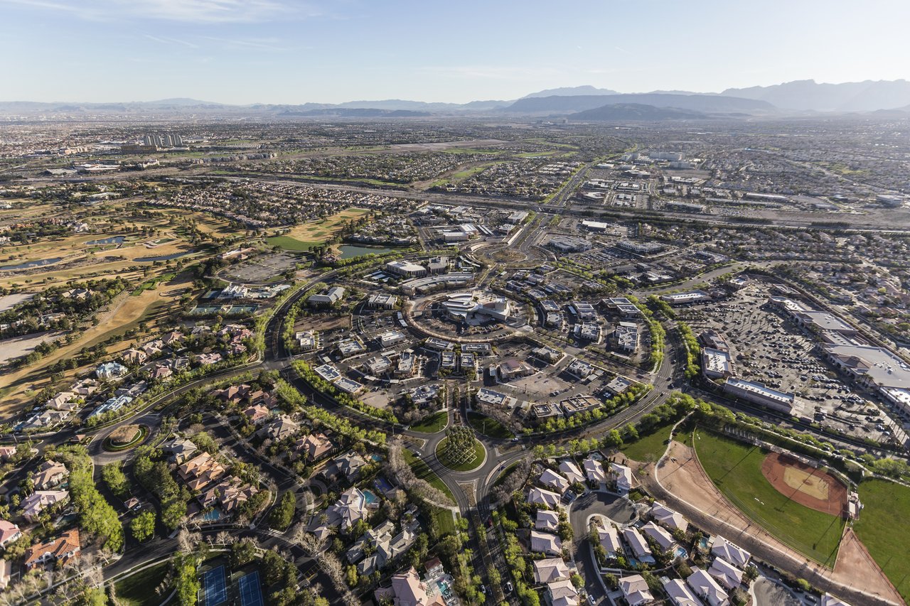 Living in Summerlin Las Vegas: Community & Home Guide