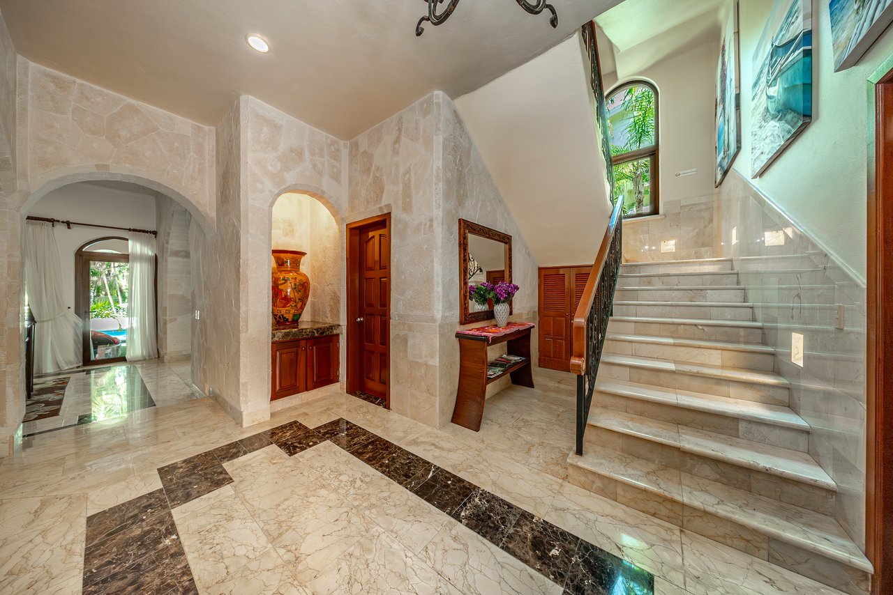 Villa Orquídea Puerto Aventuras | Golf-Front Luxury Estate