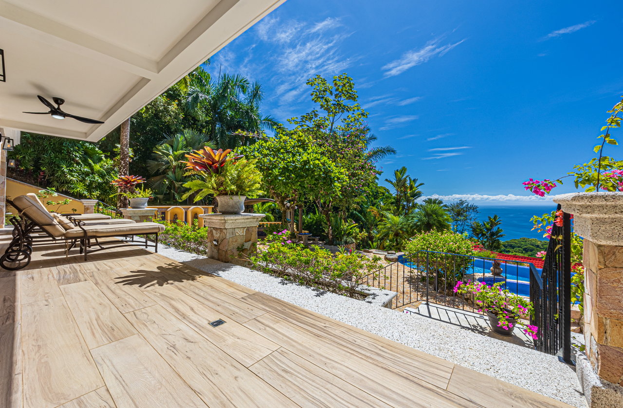 Nido Escondido, Playa Dominical