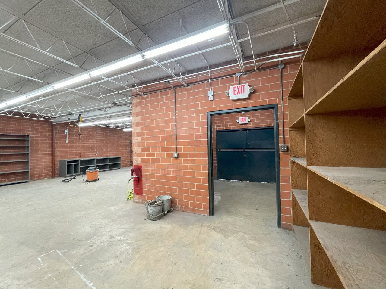 1202 N Flores | For Lease