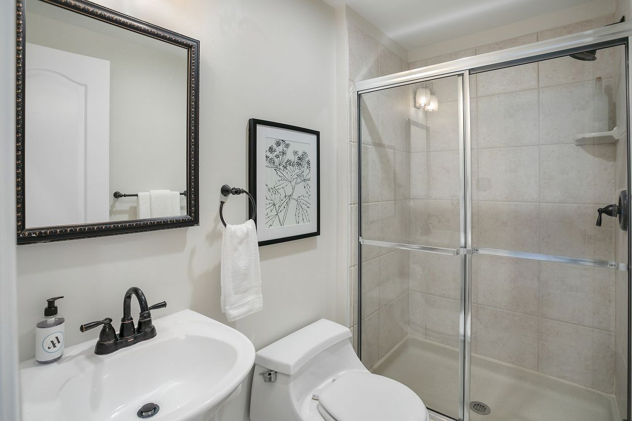 27 Logan Cir NW, Unit 5