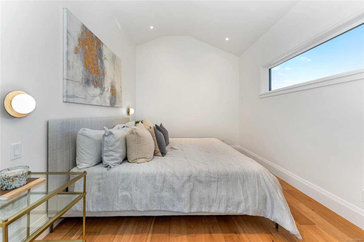 736 Falkland Rd, Oak Bay