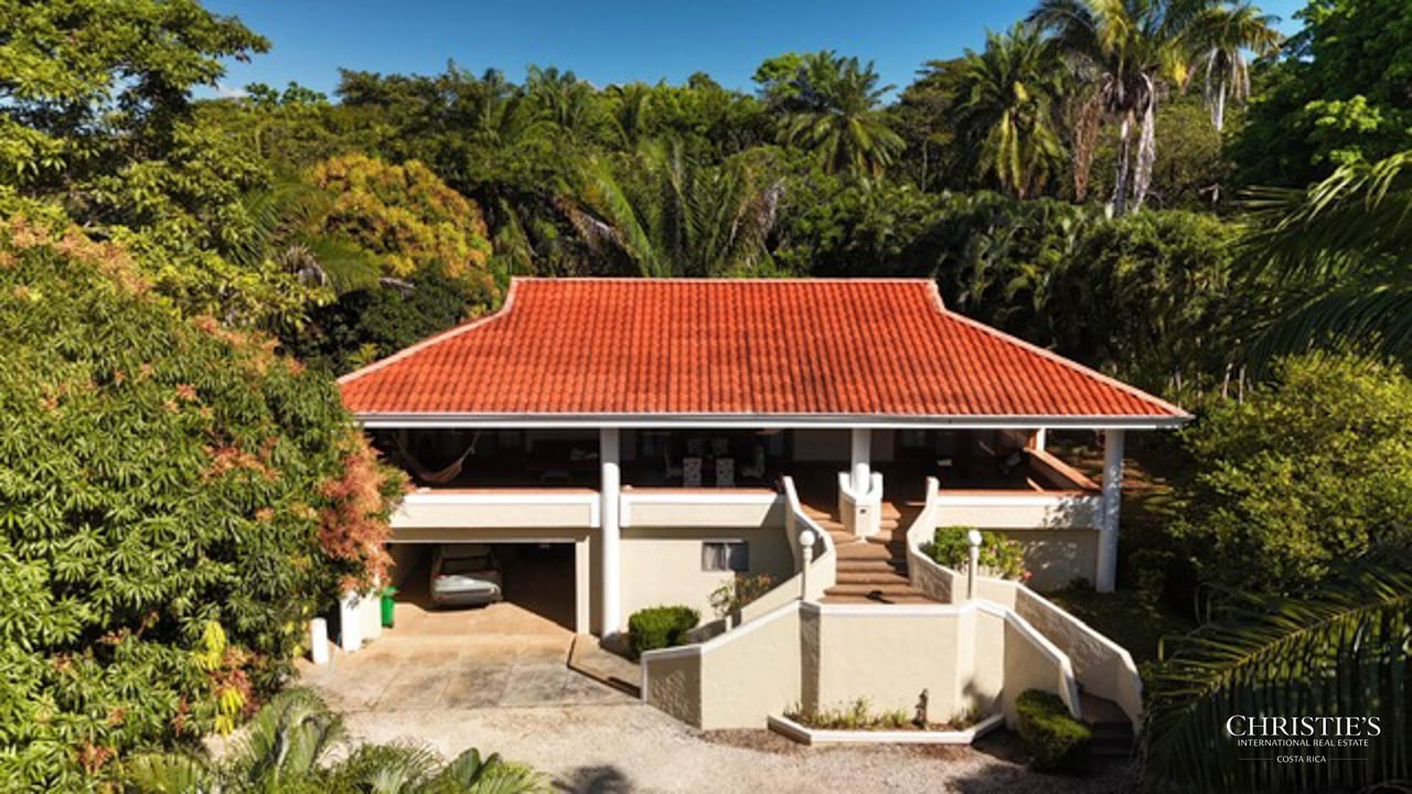Tambor Cottage on the Pond
