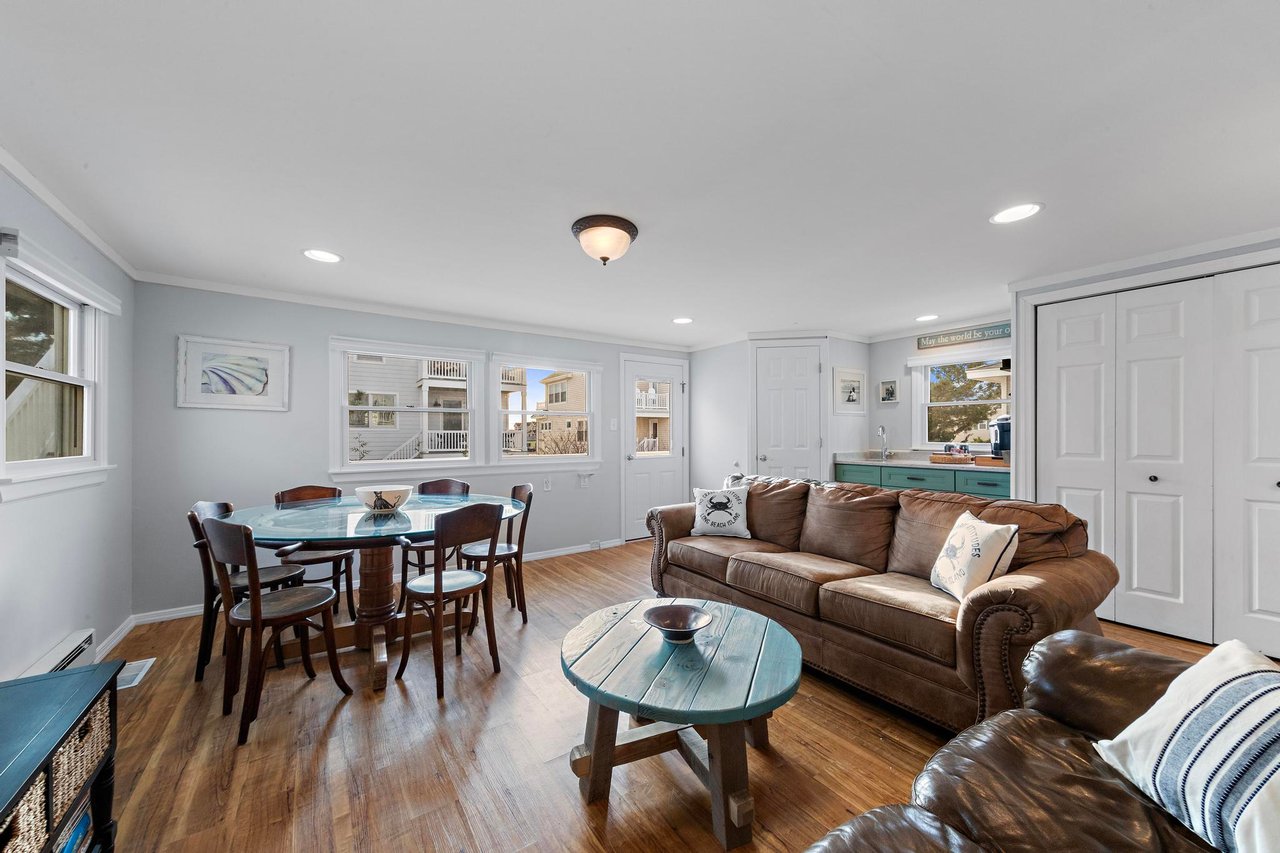 216 Taylor Ave, 1st Floor Unit