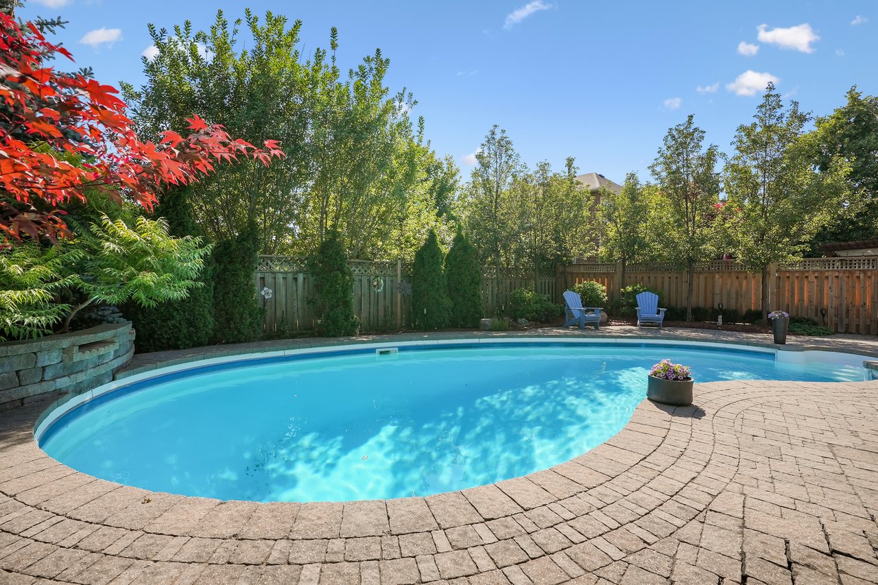 Prestigious Glen Abbey living with a backyard made for summer