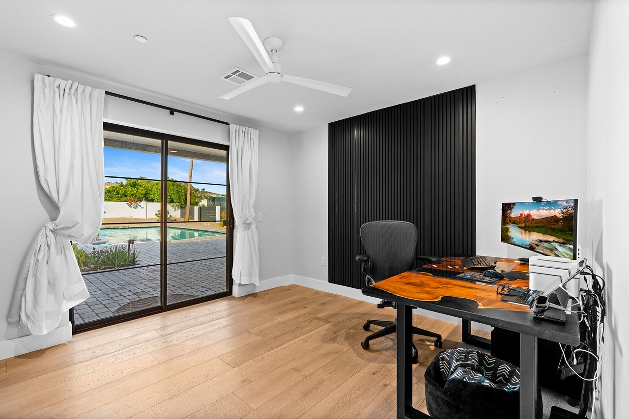 3842 E SAN MIGUEL Avenue, Paradise Valley