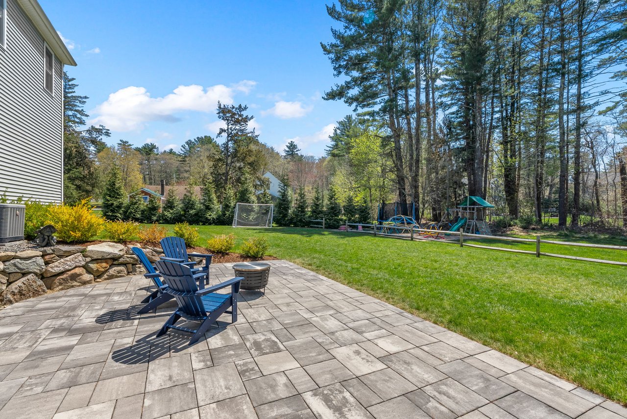 11 Lisa Ln Pembroke, MA 02359