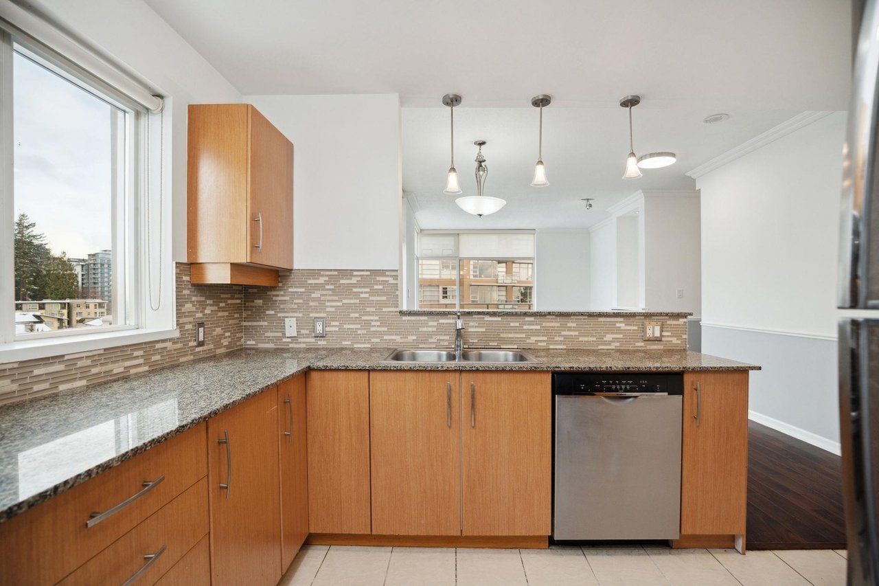904-9288 University Cres