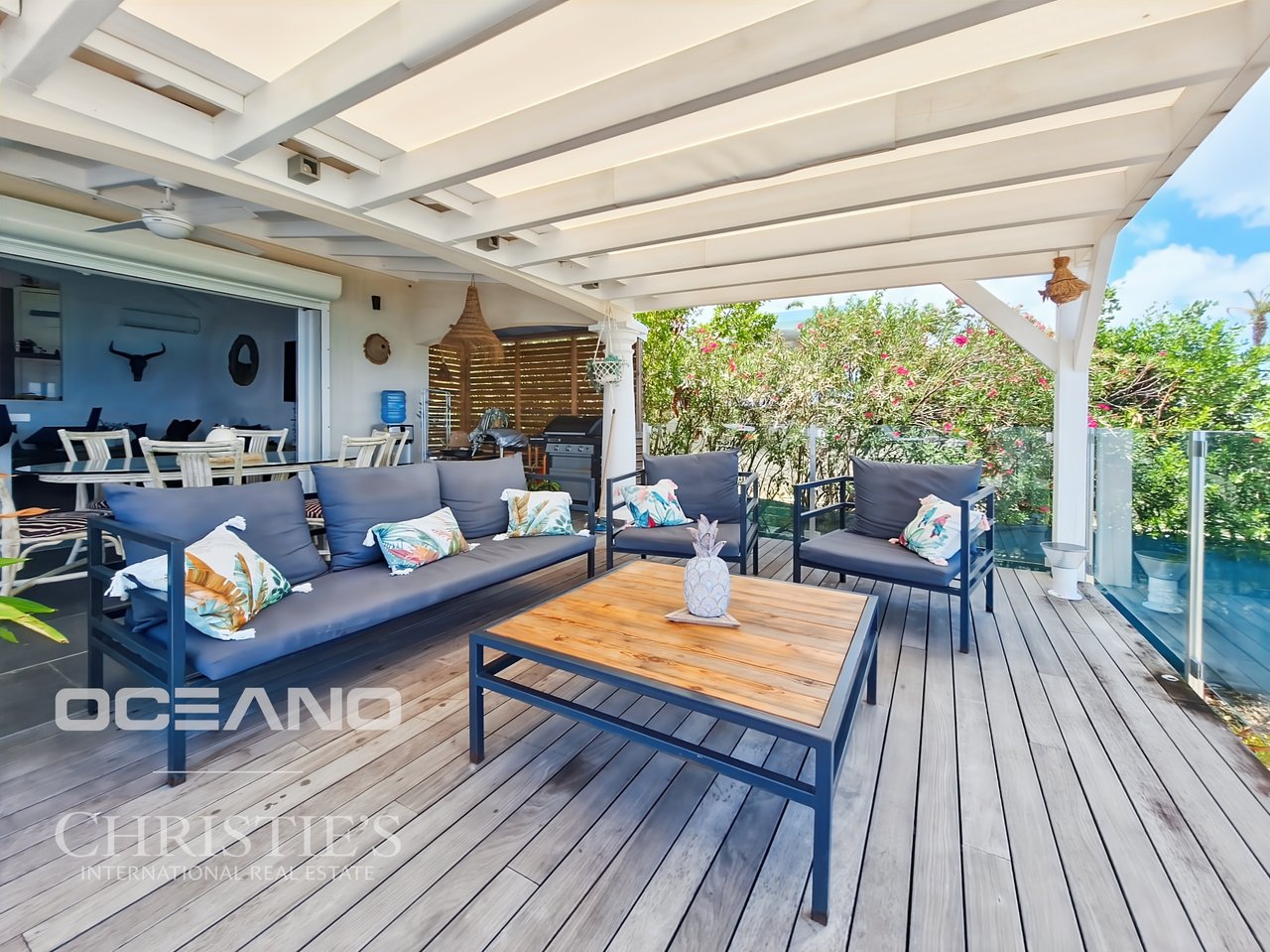 Sea View Villa + 2 Bedroom Apartment – Sought-After Area
