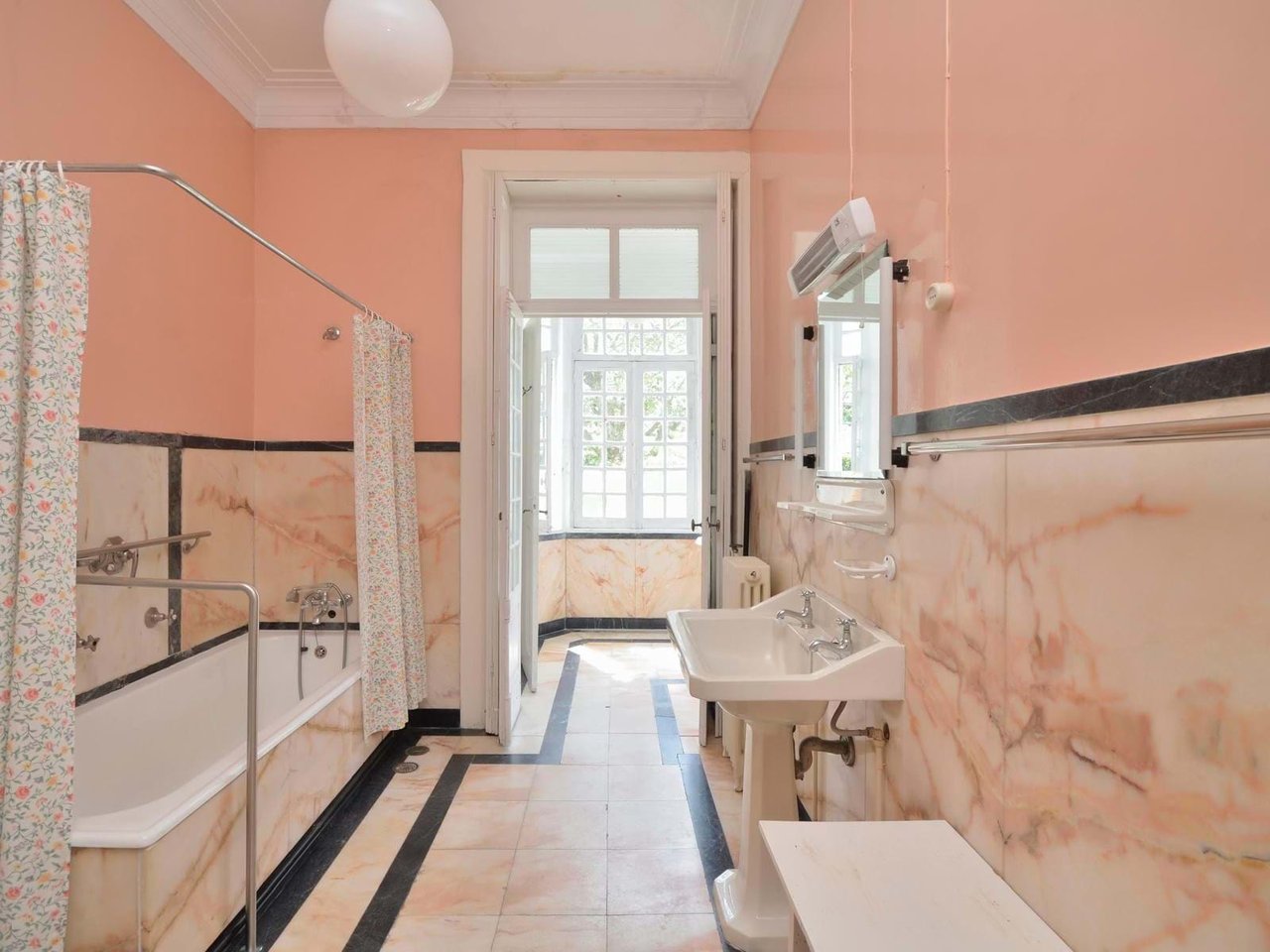 Villa Molhe – Rare Opportunity in Porto’s Most Exclusive Neighborhood