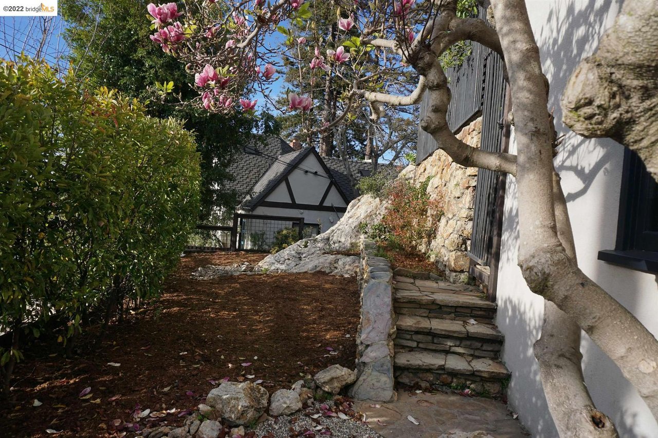 1665 Thousand Oaks Blvd