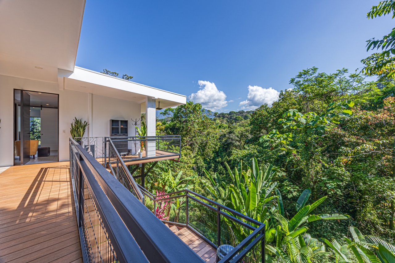 Stunning Ocean and Mountain Views, Casa Tres Galgos in Ojochal on Calle Perezoso