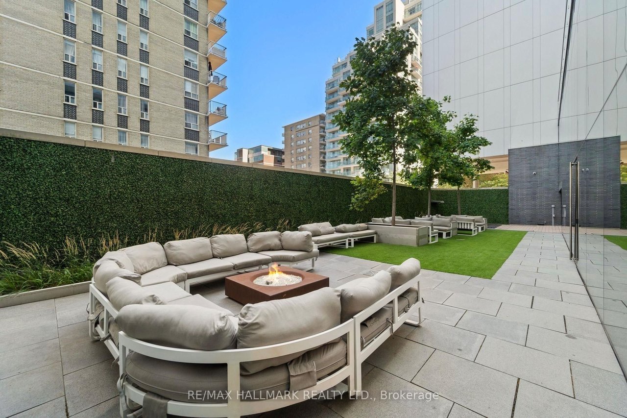 PRESTIGE LIVING AT YONGE & EGLINTON