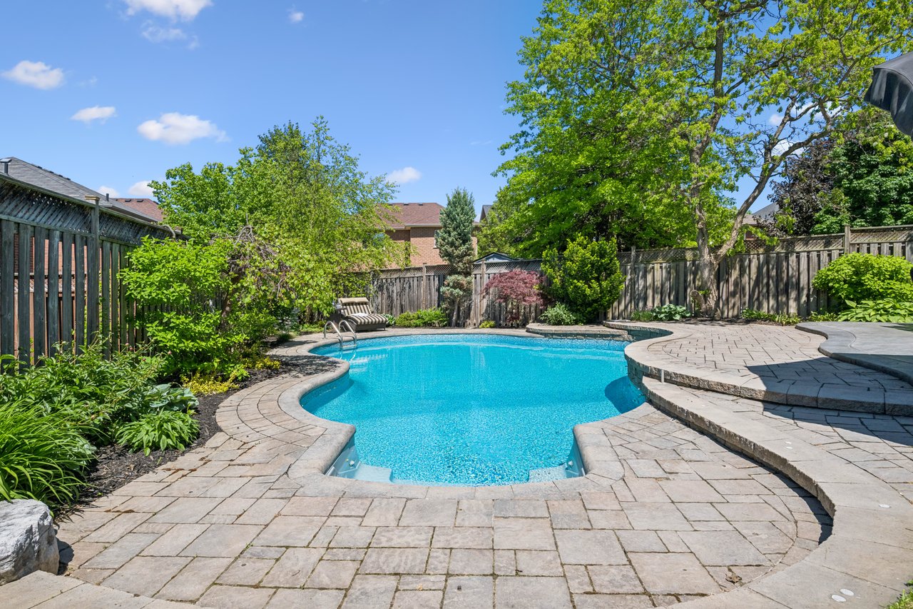 2283 Briargrove Circle, Oakville, ON