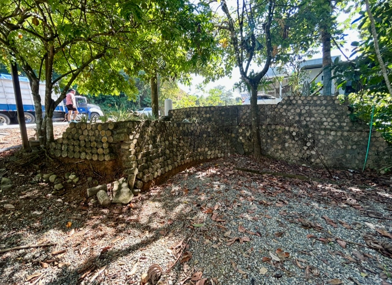Commercial Shop with Two Cabins in Barú, Dominical