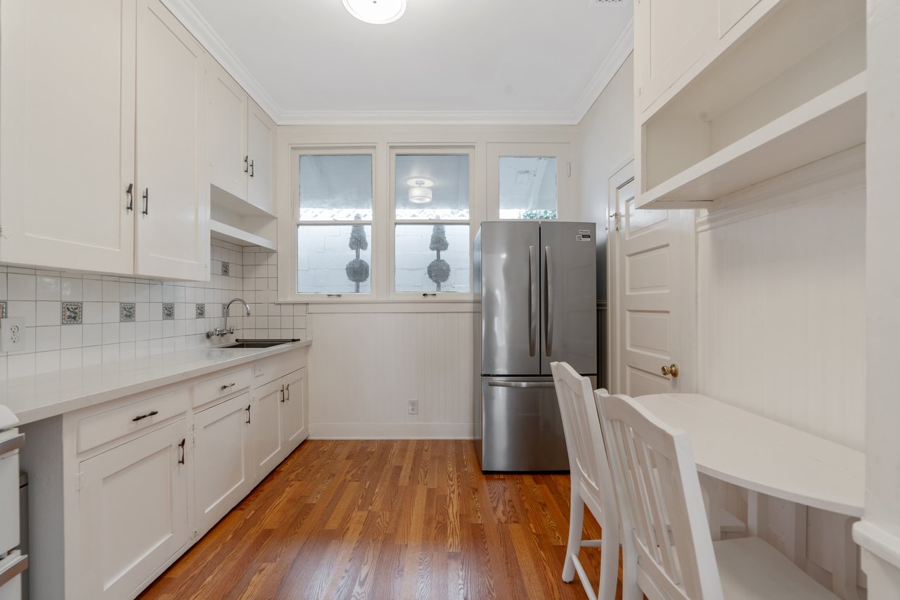 1325 E Altadena