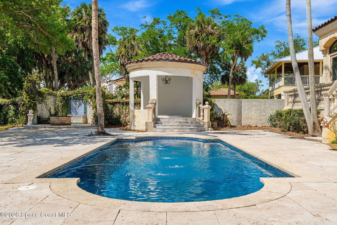 1000 N Riverside Dr