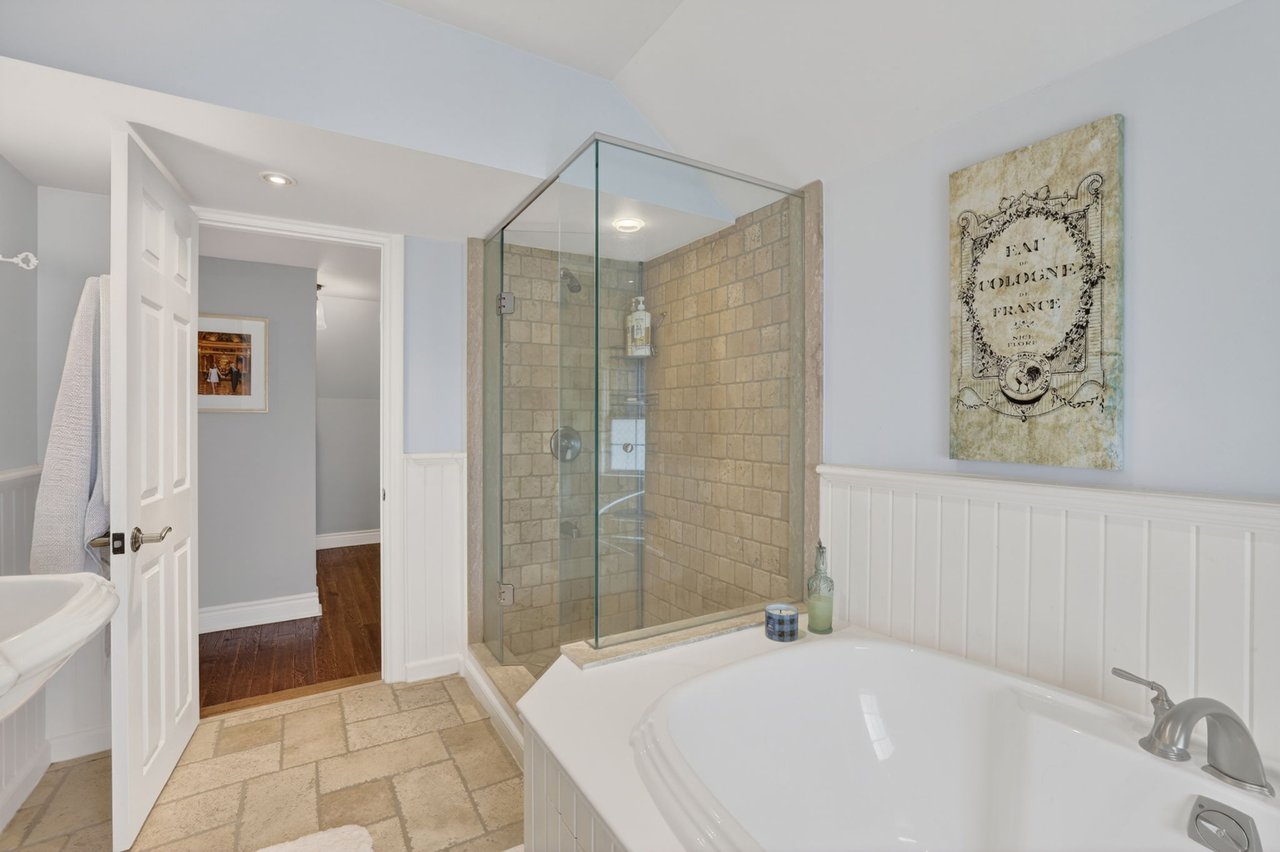 64 Niagara St