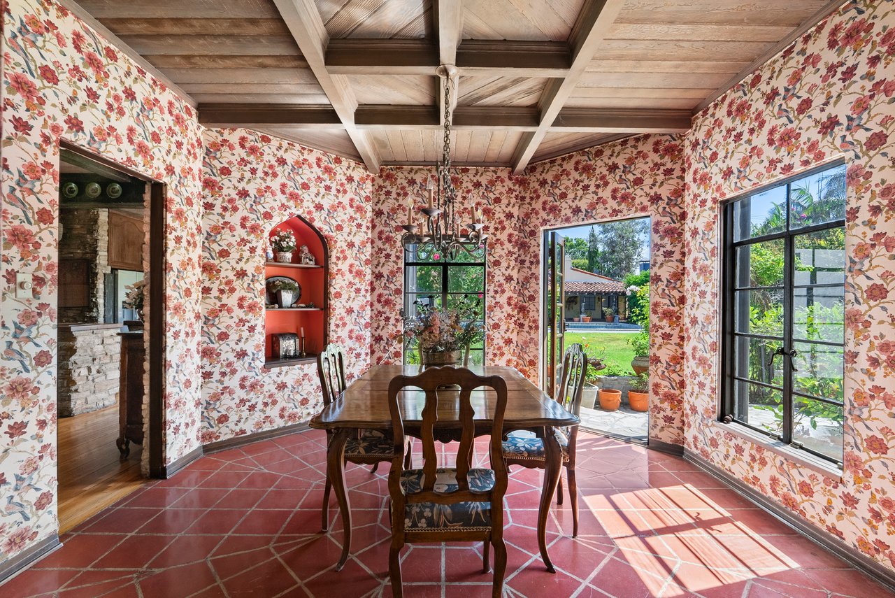 706 N Maple Dr, Beverly Hills