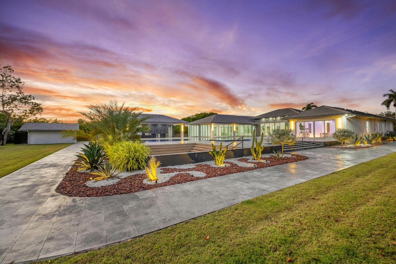 Your Private Resort - Everyday Of The Week