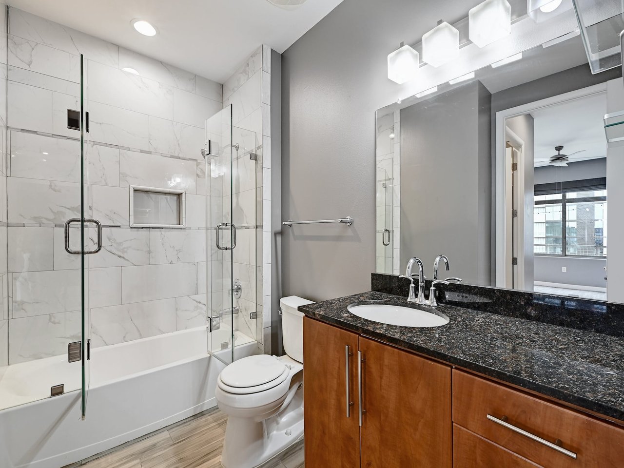 54 Rainey Street PH09