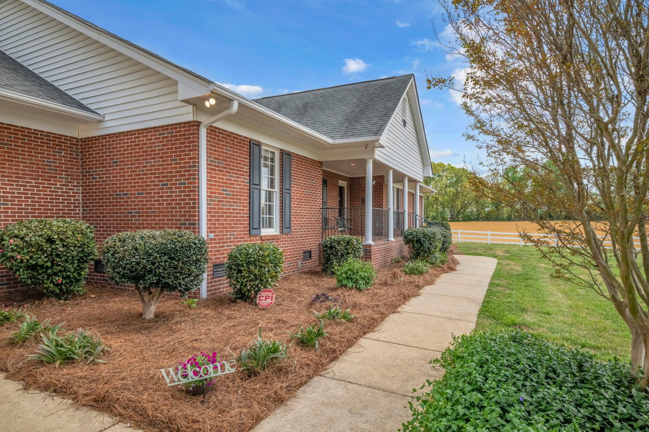 824 N Forest Hills School Rd