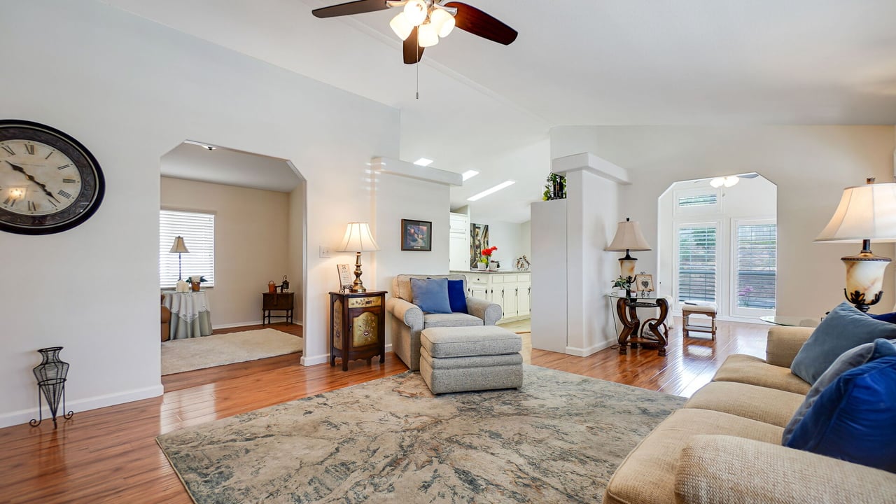 8651 Foothill Boulevard 35