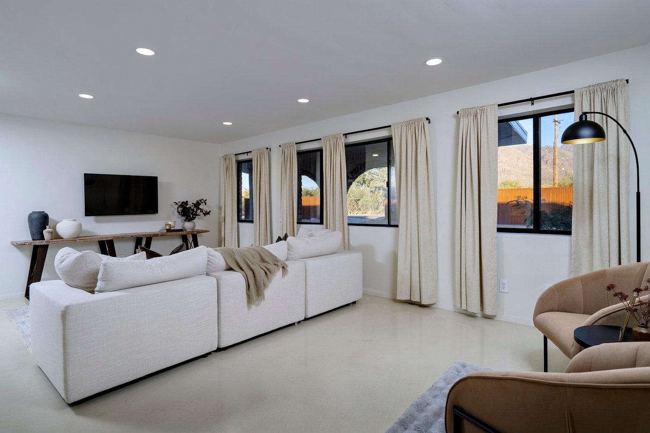 1005 W Emerine Drive