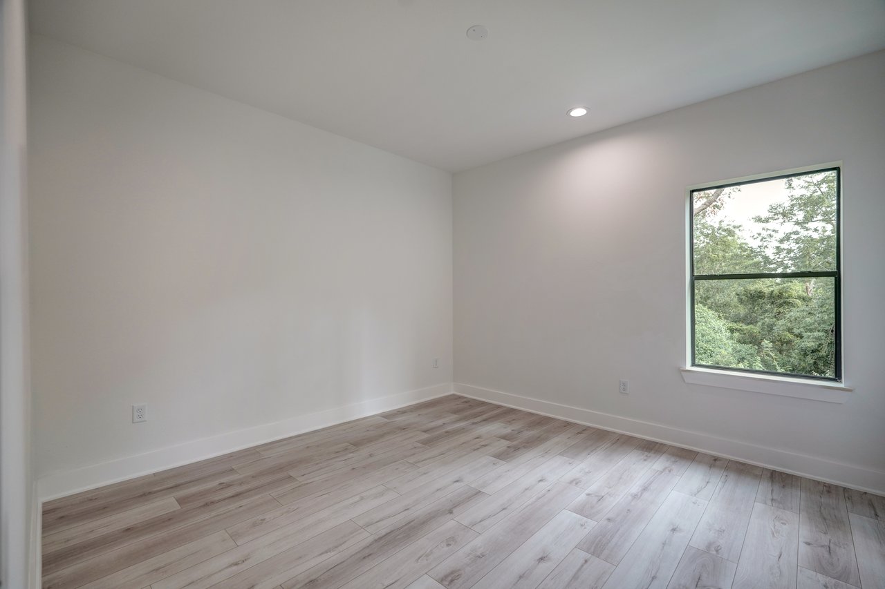 Additional bedroom in Creekmont home