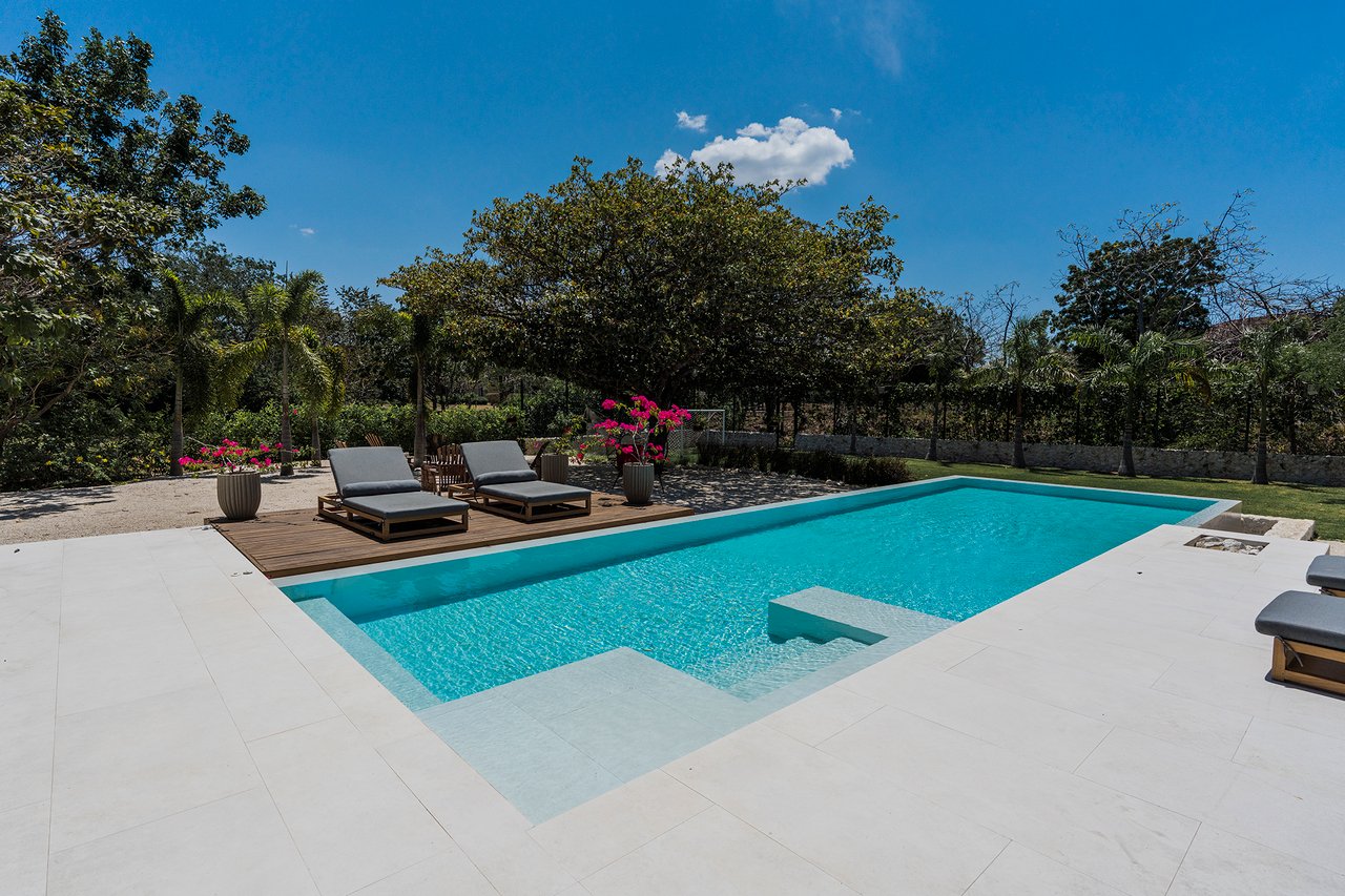 Villa Solana: Modern Luxury Steps from Playa Mansita in Hacienda Pinilla