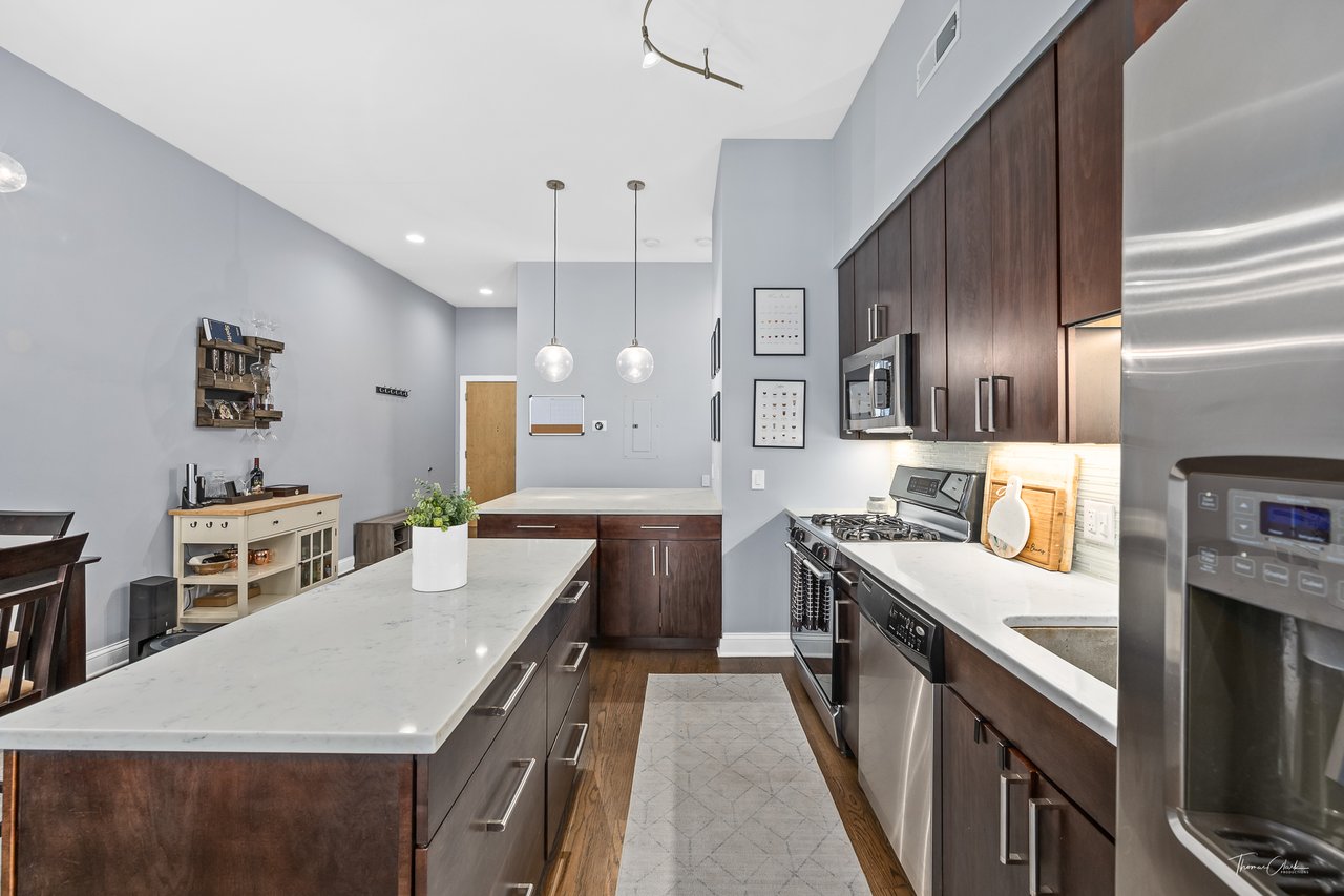939 W Madison Street Unit: 301
