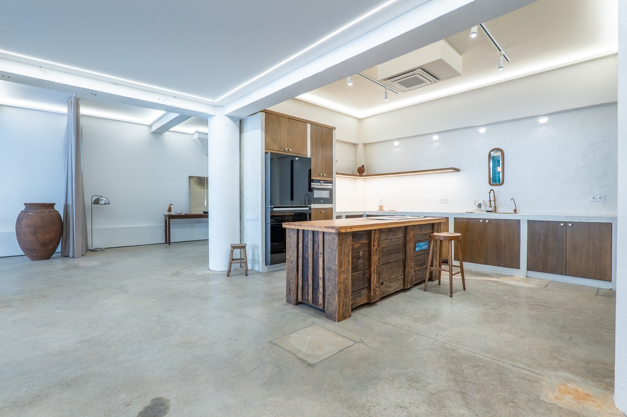 Versatile Loft-Style Living + Office Space in Porto’s Vibrant Art District