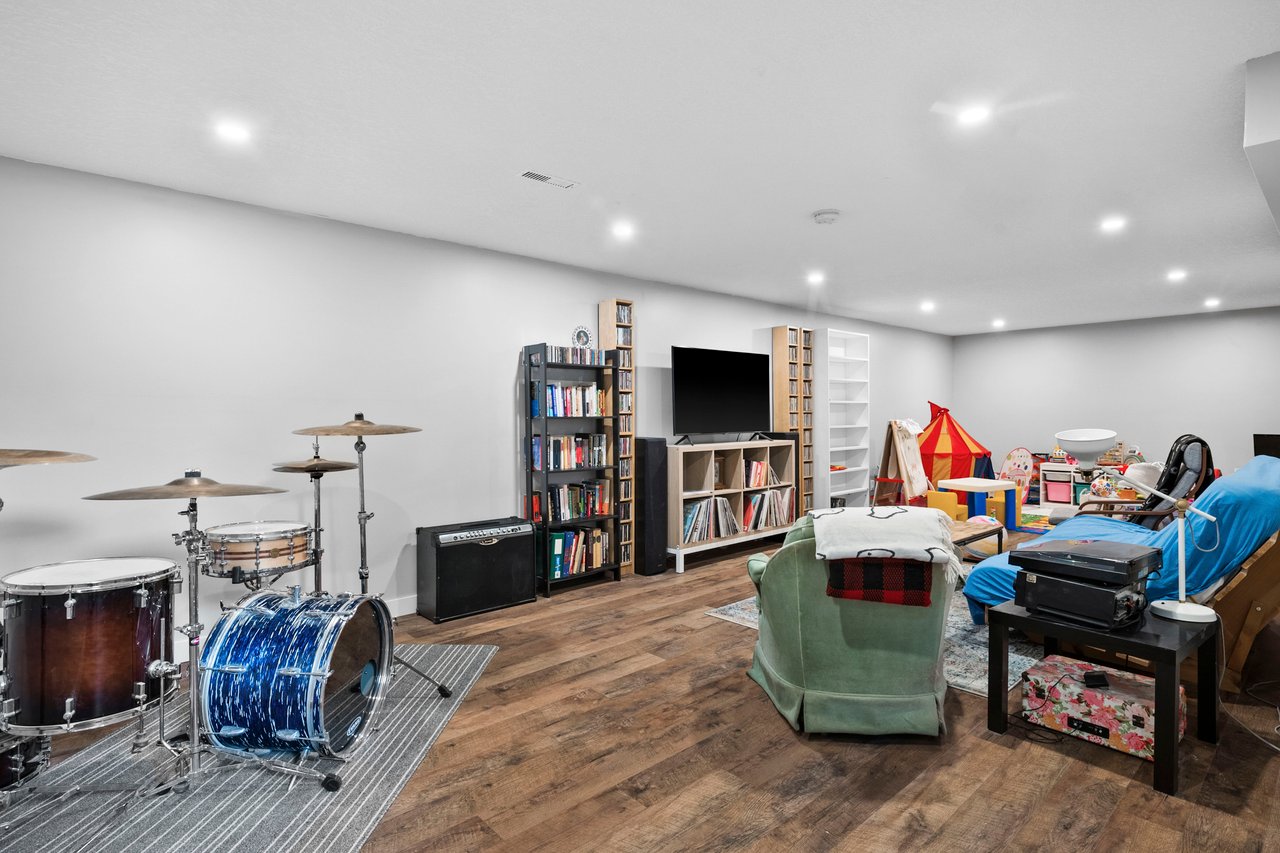 370 Maitland Hill NE