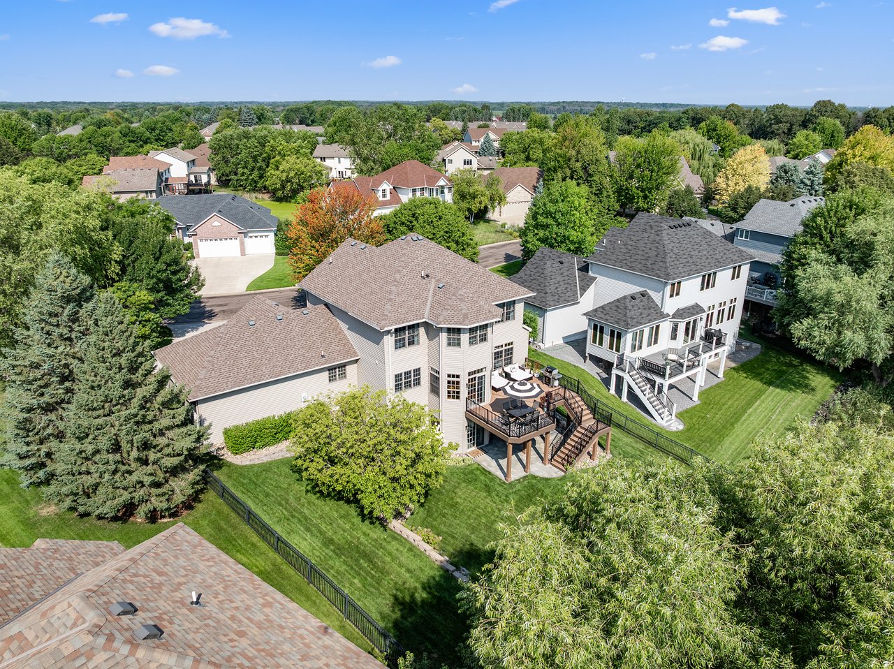 Walkout 2-Story Overlooking the Elm Creek Park Reserve