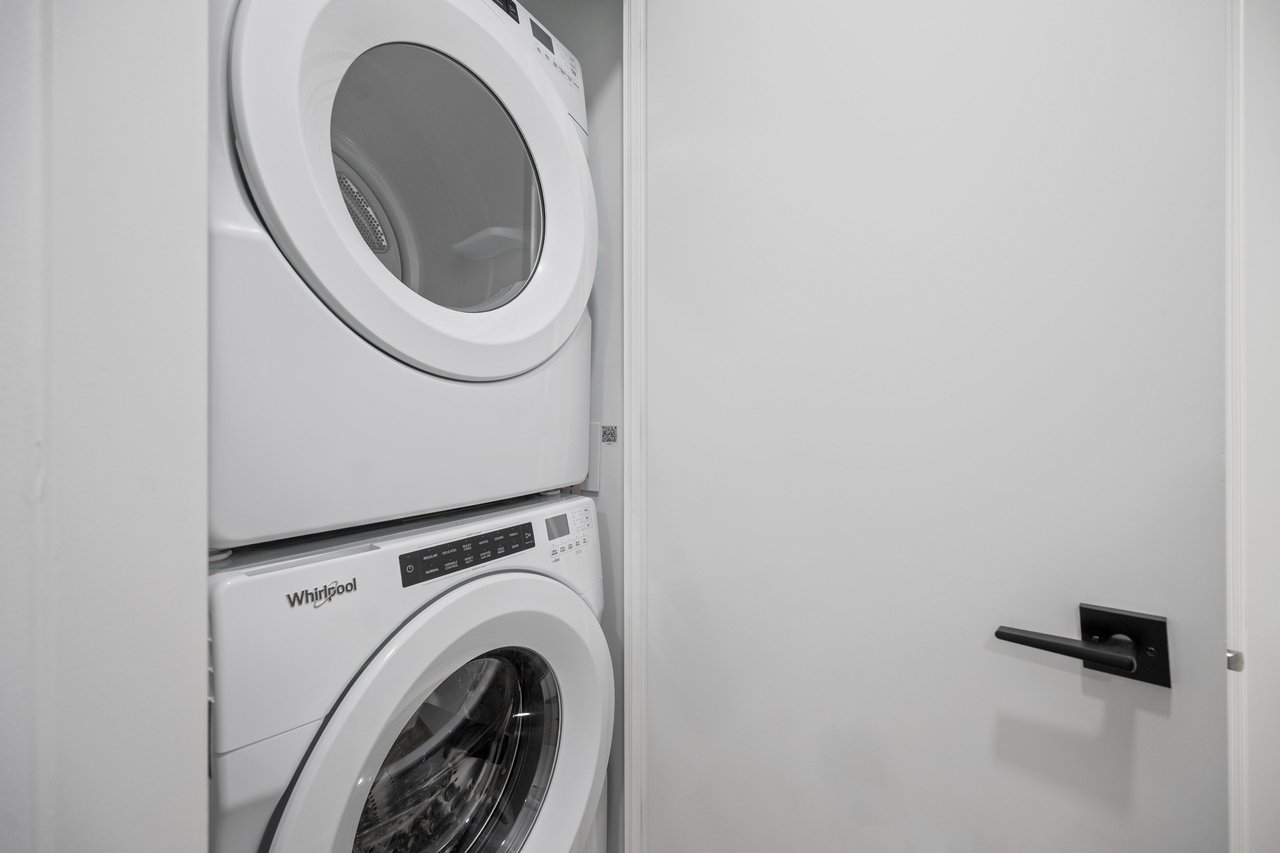 327 King Street W Unit: 302