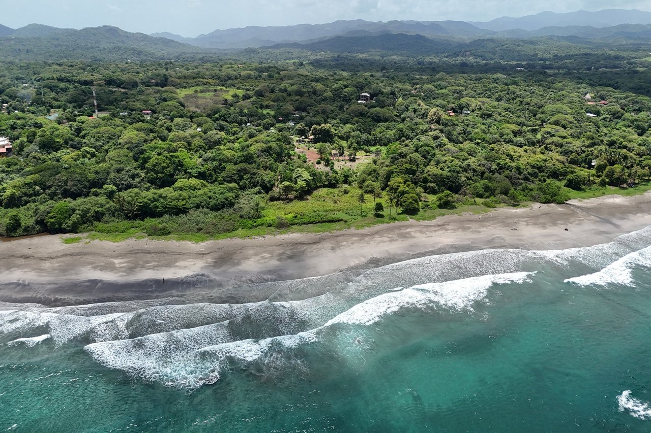 One of a kind Beach Front Parcel in Junquillal Junquillal,