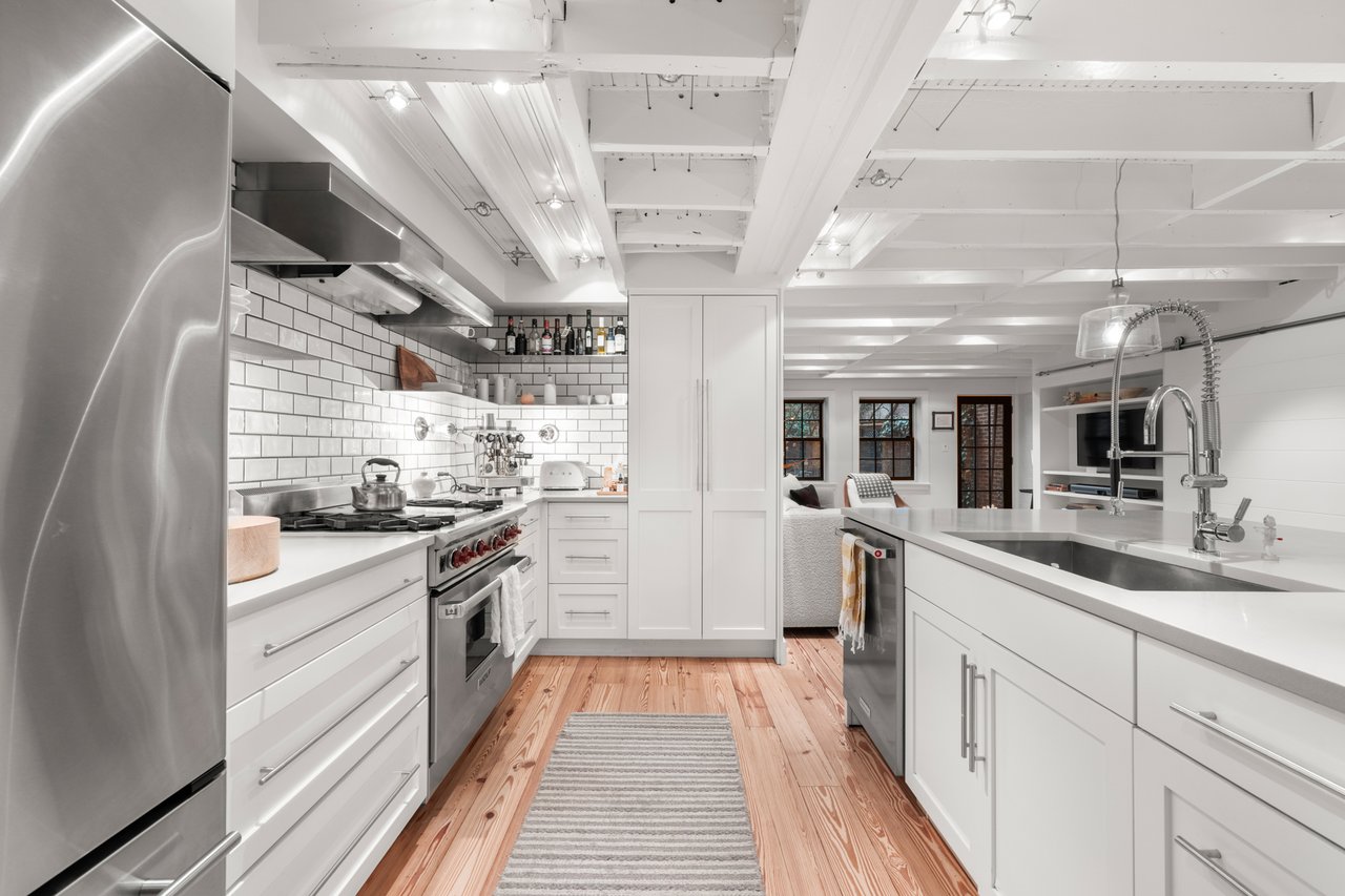 82 Pinckney Street, A