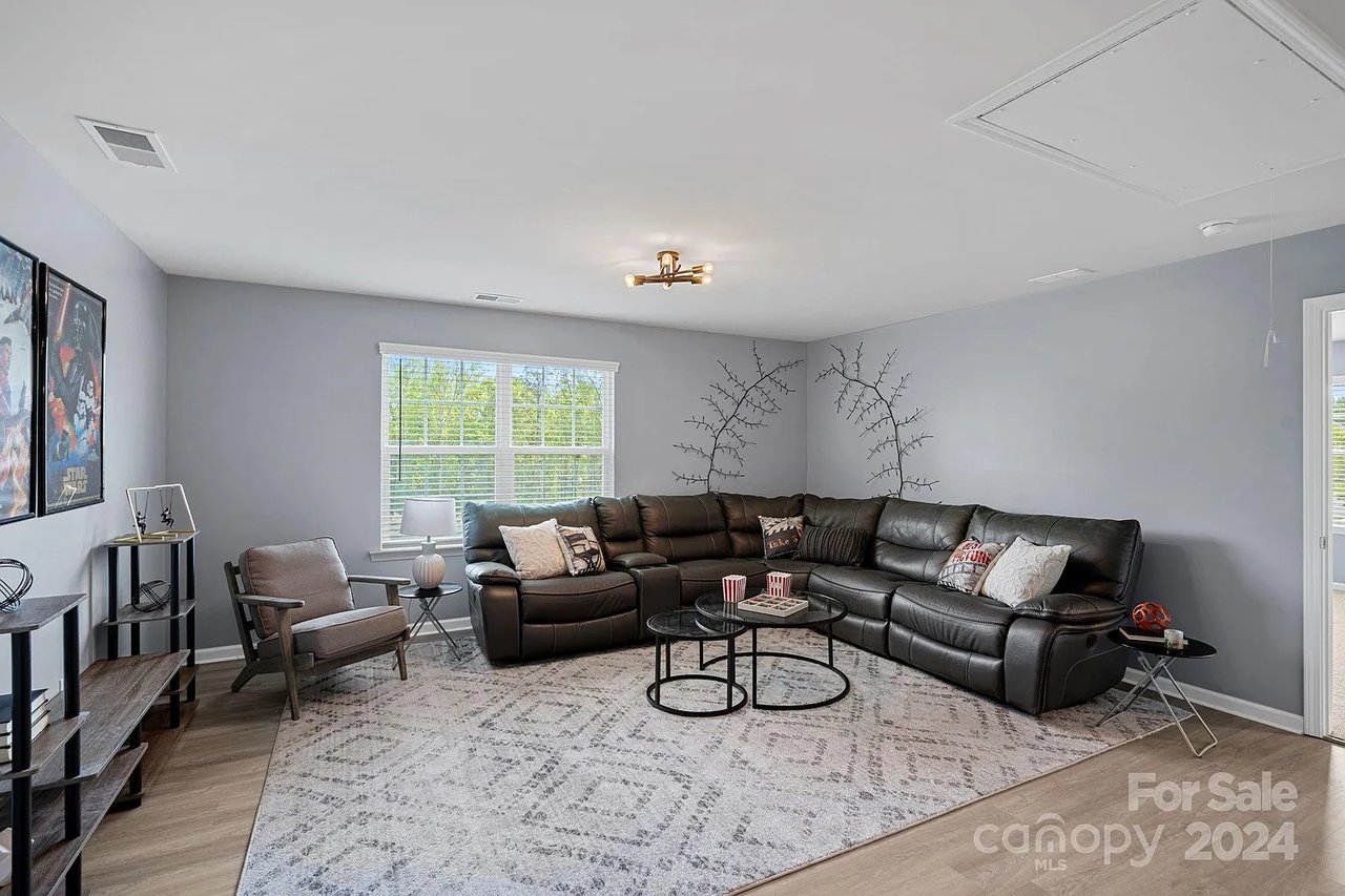 916 Pecan Tree Ln