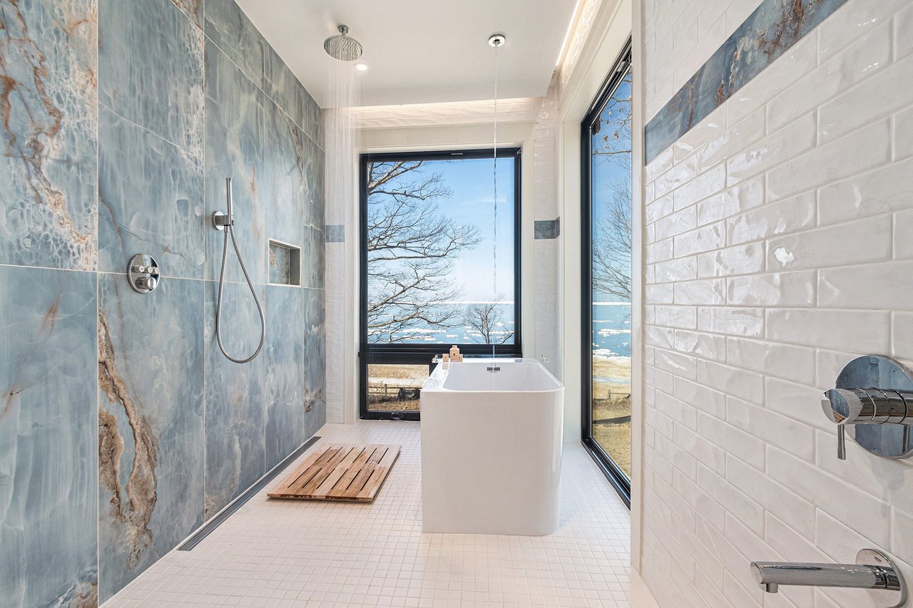 2578 2576, 2572 Lakeshore Drive